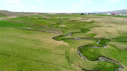 (DRONE) Kar sularının oluşturduğu menderesler büyülüyor