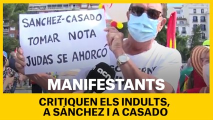 Manifestants a Colón critiquen els indults, Sánchez i Casado
