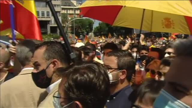Casado y Arrimadas participan en la concentración de Colón