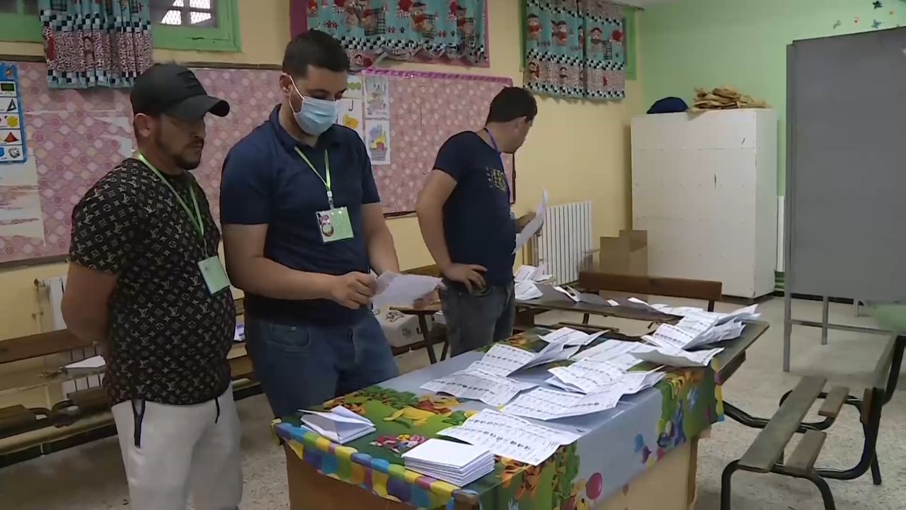 الجزائر.. تواصل فرز أصوات الناخبين في الانتخابات التشريعية