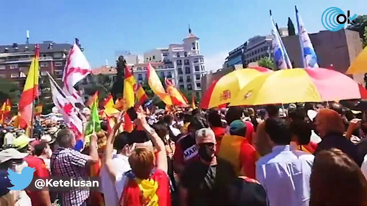 Más de 200.000 personas gritan "¡No!" a los indultos de Sánchez en Colón