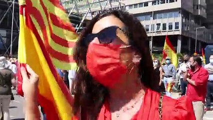 Miles de españoles se manifiestan en Colón contra los indultos: "Sánchez nos ha abandonado"