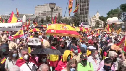 Una multitud se concentra en Colón contra los indultos
