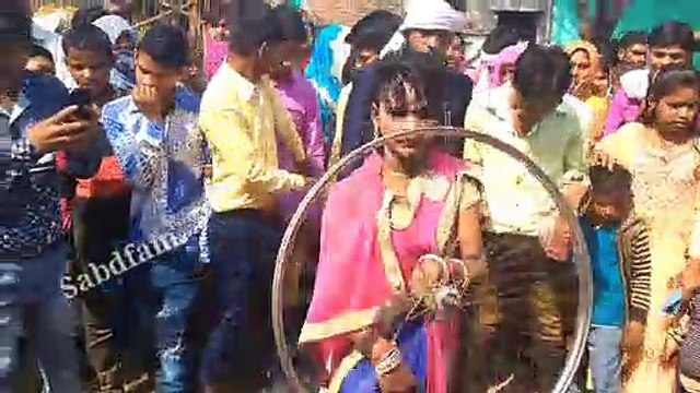 Village stunts man. Dangerous cycle dance in village. Indian thief video.train king chori.mobile chori video.devar bhabhi dance. Devar bhabhi romance