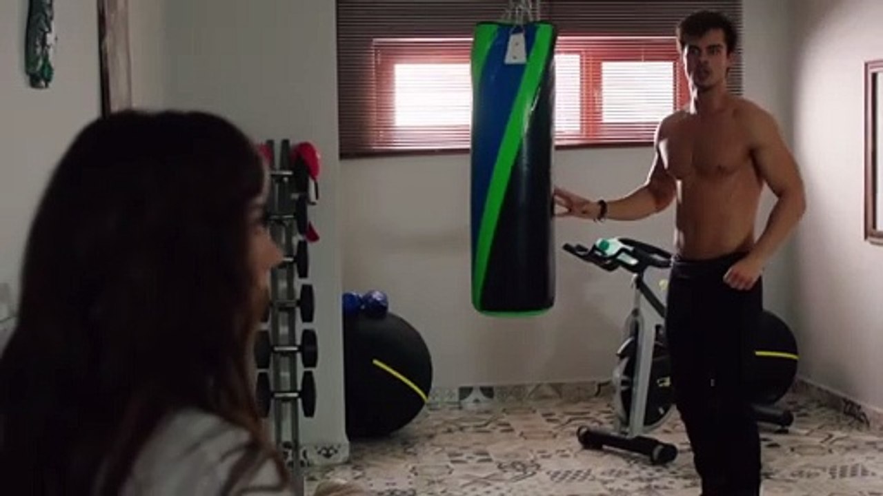 How Savas impress Nazli during workout  Turkish Drama  Sunehri Titliyan