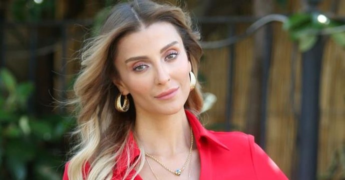 Manken Özge Ulusoy'un estetikli hali takipçilerini şaşkına döndürdü