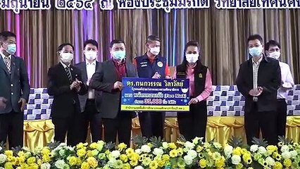 ปราจีนบุรี- รมช.ศึกษามอบหน้ากากอนามัยก่อนเปิดเรียน ขณะที่