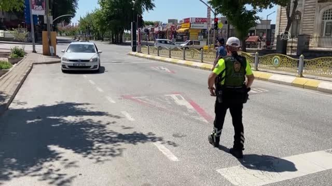 Trakya'da, Kovid-19 tedbirleri kapsamında uygulanan sokağa çıkma kısıtlaması denetimleri sürüyor