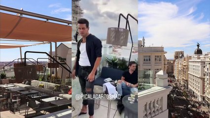 Mario Casas postureando en exclusiva para su Instagram desde la terraza de 'Picalagartos Sky Bar'