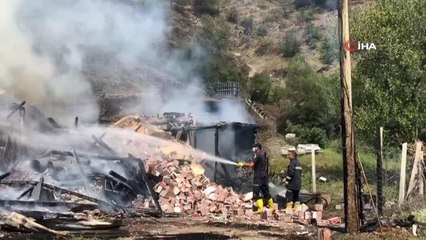 Amasya'da yangın.. Ev kullanılamaz hale geldi