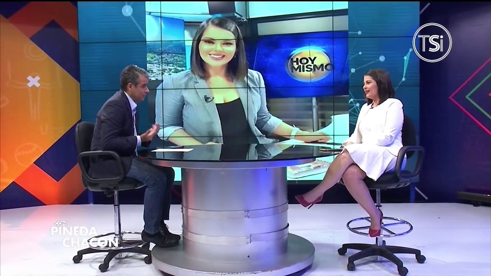 Con Pineda Chacón - Jaqueline Redondo