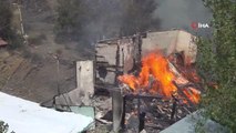 Amasya'da bir ev yanarak kül oldu