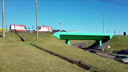 Equipes do Samu e PRF atendem jovem em crise na BR-277, no viaduto de acesso ao Bairro Guarujá