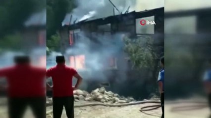 Trafo patladı, 3 köy evi küle döndü