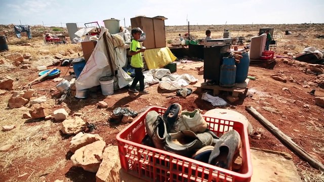 RAMALLAH - İsrail askerleri Batı Şeria'da Filistinli bedevilerin evlerini yıktı