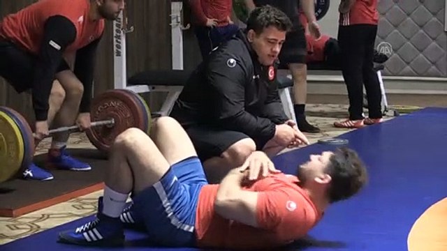 BOLU - Milli güreşçi Rıza Kayaalp, kariyerini olimpiyatlarda altın madalyayla taçlandırmak istiyor