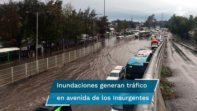 Lluvias dejan inundada la avenida de los Insurgentes norte a la altura de Indios Verdes