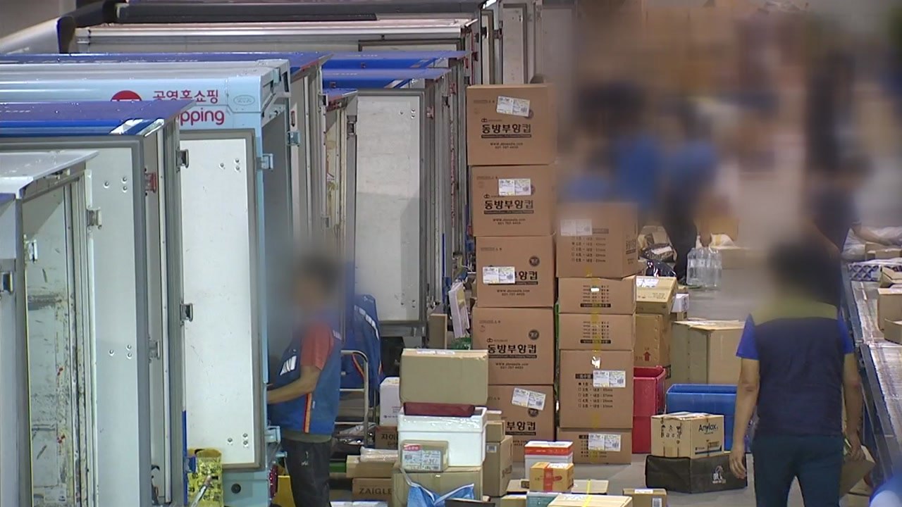 [인터뷰투데이] 택배 노동자 또 과로로 뇌출혈...사회적 합의 전망은? / YTN