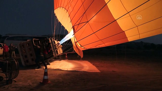 NEVŞEHİR - Jandarmanın 182'nci kuruluş yıl dönümü kutlama afişleri Kapadokya semalarında süzüldü