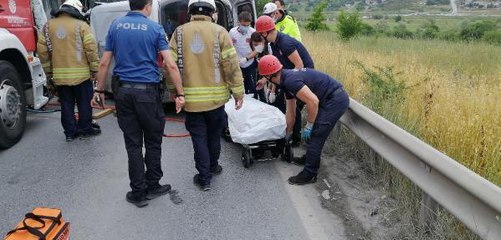 Son dakika haberleri... BAŞAKŞEHİR'DE İETT OTOBÜSÜYLE ÇARPIŞAN HAFİF TİCARİ ARACIN SÜRÜCÜSÜ ÖLDÜ