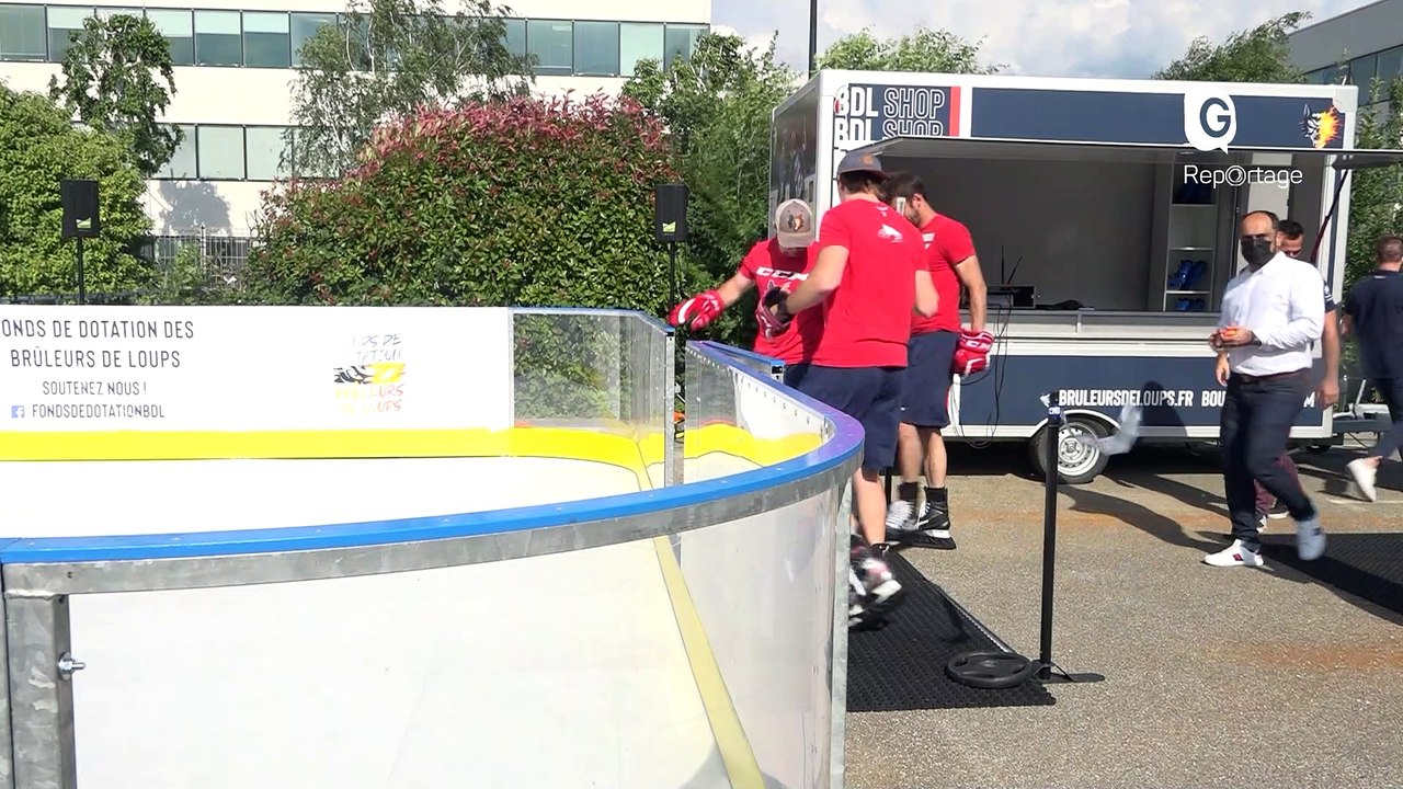 Reportage - Une patinoire synthétique va voyage...