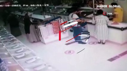 Suç üstü yakalanan hırsız çalışandan dayak yedi