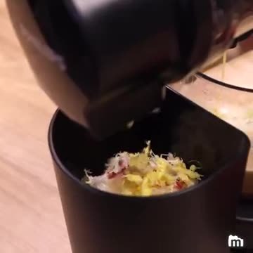 Jus doré antioxydant à l'extracteur de jus