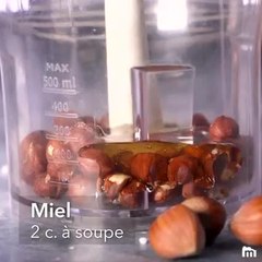 Boulettes de riz grillées fourrées à la noisette et au miel