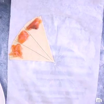 Petits croissants au saumon fumé (toast apéritif)