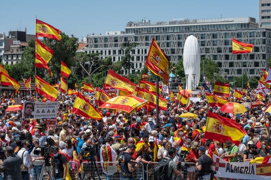 Federico a las 7: Clamor en Colón contra los indultos a los socios de Sánchez