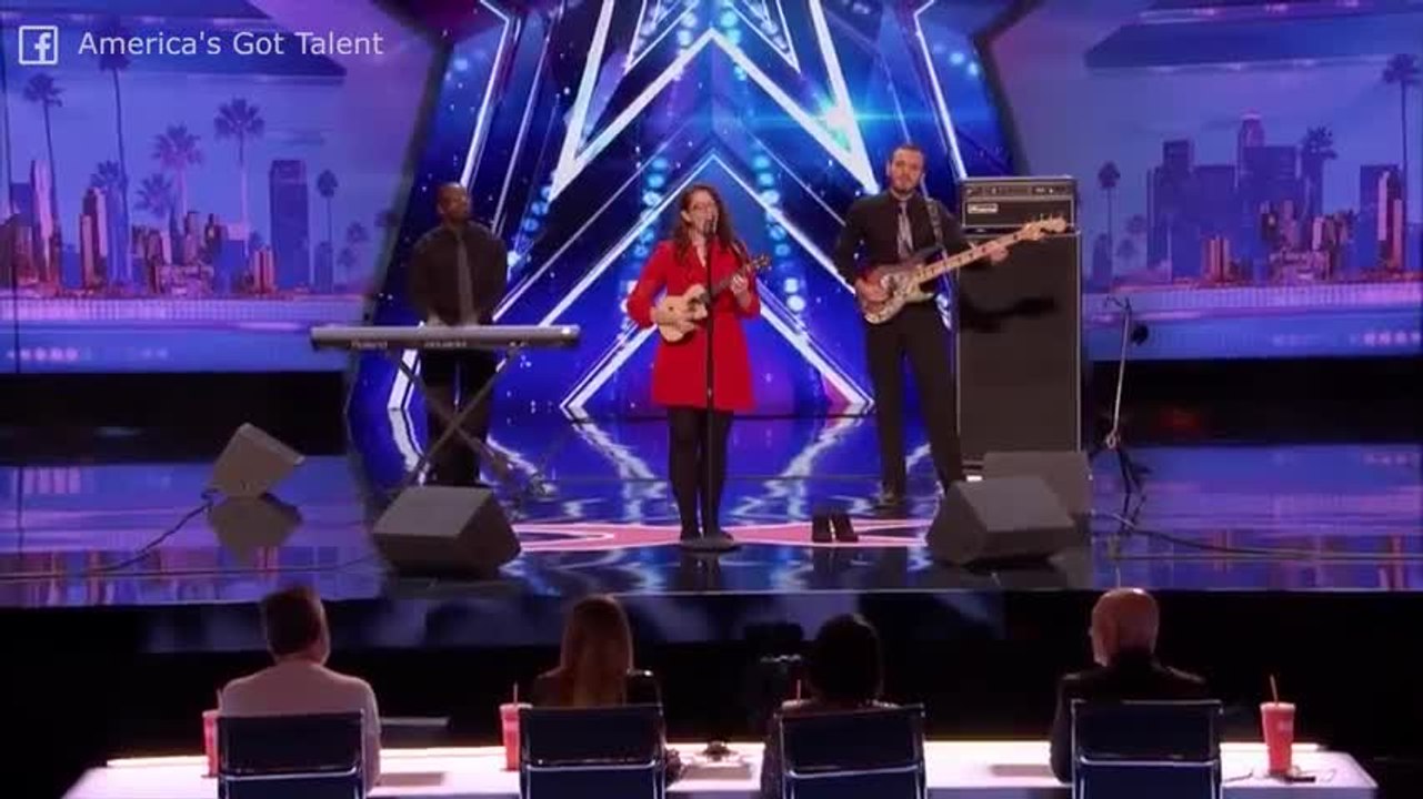 Vídeo: Cantora Surda Emociona Plateia e Jurados