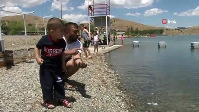 Doğunun gizli denizi Hazar Gölü, misafirlerini ağırlamaya başladı