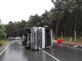 Maltepe'de devrilen beton mikserinin şoförü yaralandı