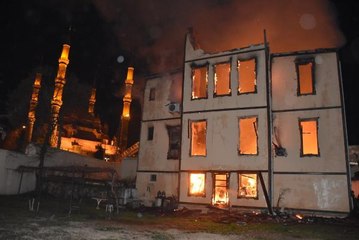 140 YILLIK 'BÖCEK MEKTEBİ' BİNASININ RESTORASYONUNA 'ÇİVİ' ÇAKILARAK BAŞLANDI