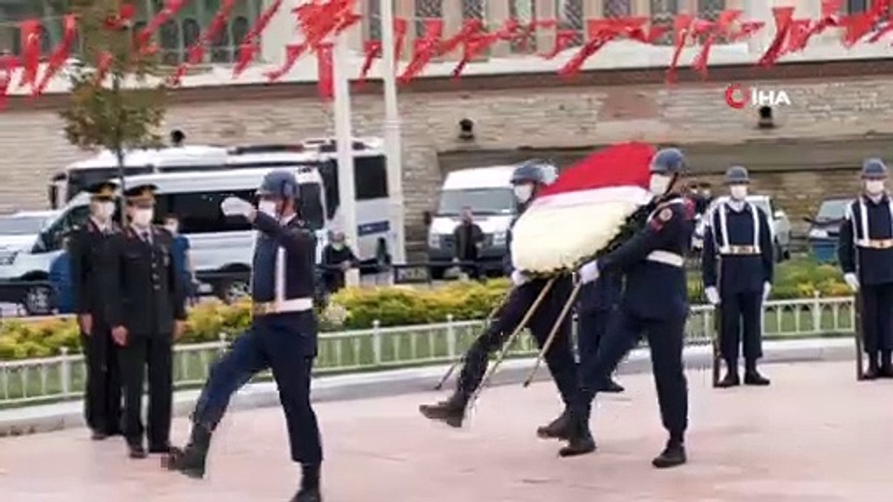 Jandarma'nın 182’nci kuruluş yılında Taksim Cumhuriyet Anıtı’na çelenk bırakıldı