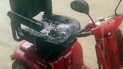 Sağanak yağış ve dolu Uşak’ı gafil avladı