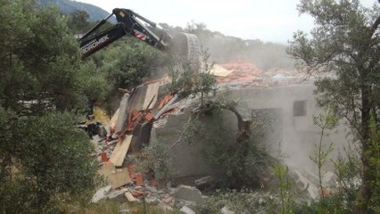 Akbük koyunda yıkımlar tekrar başladı