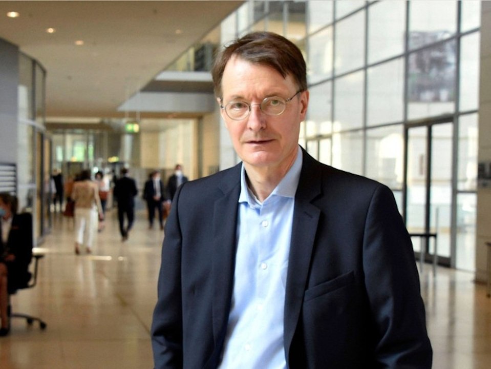 Lauterbach: Maskenpflicht im Freien ist nicht mehr nötig