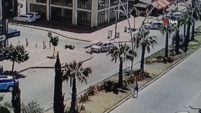 Kasksız motosiklet sürücüsü sürücü saniyelerle ölümden döndü