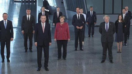 NATO Zirvesi'nde katılan 30 lider, aile fotoğrafı çektirdi