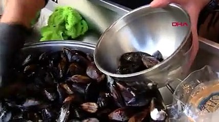 Midye sevenler dikkat! Bu görüntülerden sonra size ''afiyet'' olmayacak!