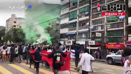 العشرات يتظاهرون في رانغون تزامناً مع بدء محاكمة سو تشي