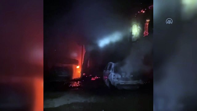 ELAZIĞ - Bir ev ve iki otomobil yanarak kullanılamaz hale geldi