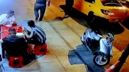 Cinayetle sonlanan yan bakma kavgası kamerada