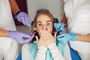 Dentes caindo durante a pandemia? Dentista explica como a reação pode ter a ver com a COVID-19