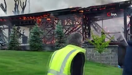 Çekmeköy'de bir fabrikanın deposunda yangın çıktı