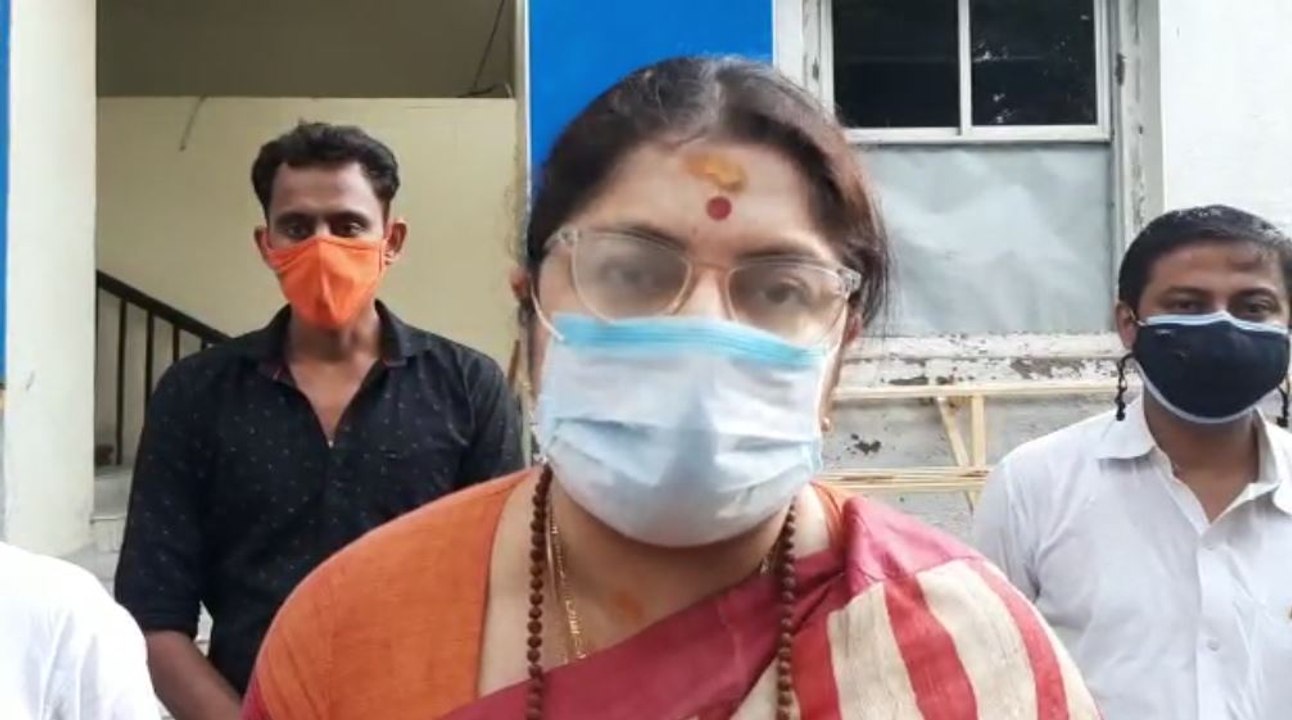চন্দননগরে ঘটনা নিয়ে পুলিশ আধিকারিকের সাথে দেখা করলেন লকেট চট্টোপাধ্যায় |Oneindia Bengali