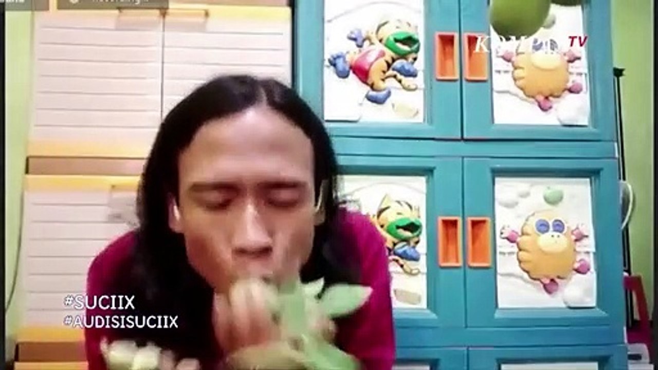 Kompilasi Atraksi Egik Emka: Dari Bakar Rambut Hingga Makan Ikan Cupang!