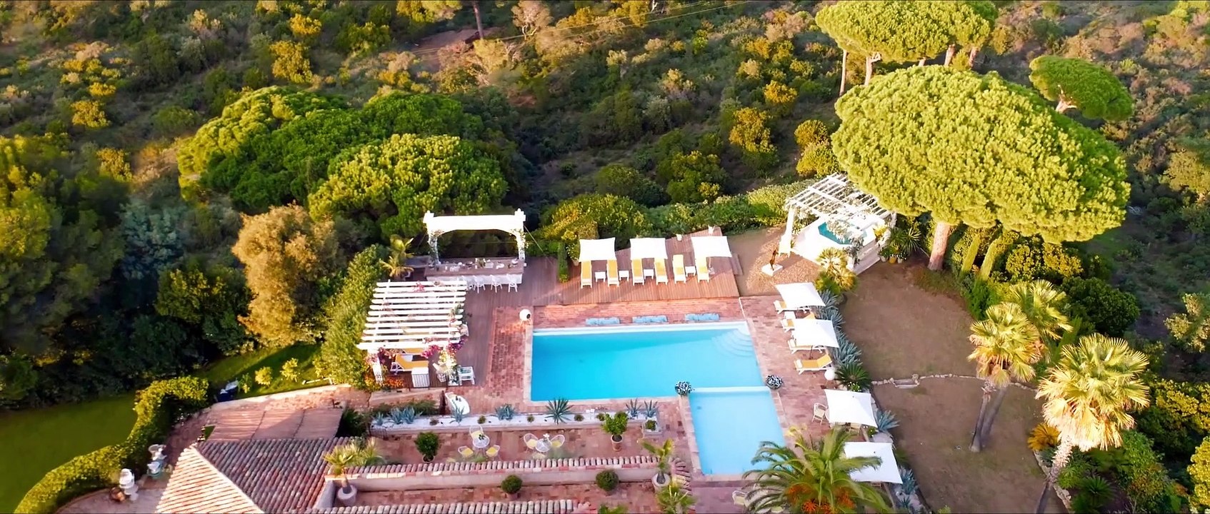 Mystère à Saint-Tropez - Trailer