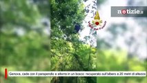 Genova, cade con il parapendio e atterra in un bosco: recuperato sull'albero a 20 metri di altezza